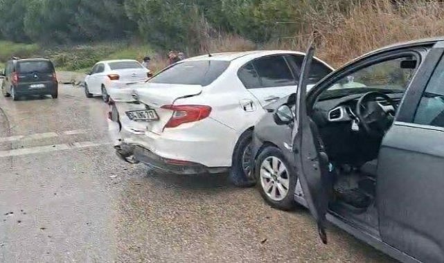 Otobanda zincirleme kaza: 4 araç birbirine girdi