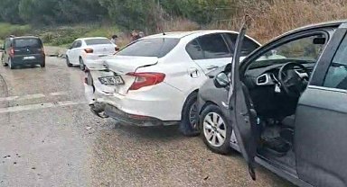 Otobanda zincirleme kaza: 4 araç birbirine girdi