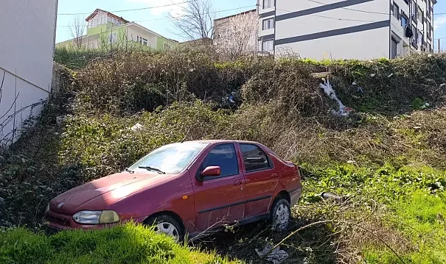 Otomobilin şarampole uçması sonucu baba ve oğlu yaralandı