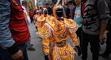 Robotlar sokağa böyle çıktı! Görenler dönüp bir daha baktı...