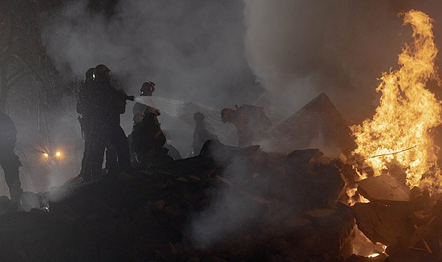 Rusya gece boyunca vurdu: 7 ölü