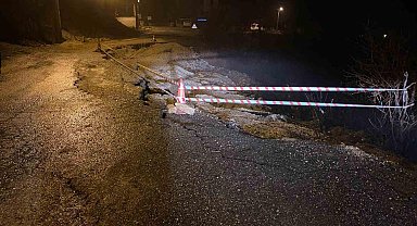 Sağanak nedeniyle yol çöktü, 11 köy yolu ulaşıma kapandı