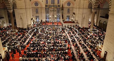 Süleymaniye Camii’nde miniklere özel iftar coşkusu