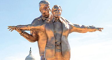 Trump ve Epstein’li ‘Titanik’ heykeli