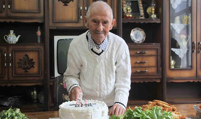 Türkiye'nin asırlık dedesi! 102’nci yaşını kutladı: