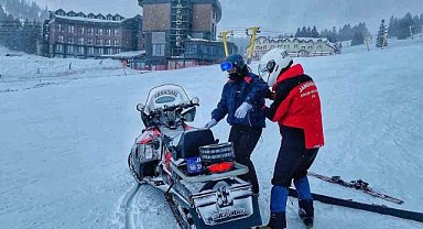 Uludağ’da jandarmadan kayakçılara yardım eli