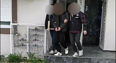 Yabancı turistlerin kredi kartlarını kötü amaçlı kullanan 4 şüpheli yakalandı