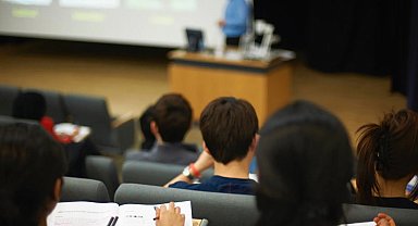 Yapay zekâ üniversiteleri değiştiriyor: Sorun sadece kopya çekmek değil