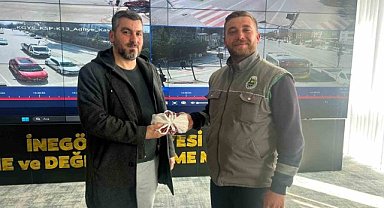 Yolda bulduğu 200 bin lirayı sahibine teslim etti