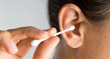 Zararsız sanılıyor! Kulağınızı temizlerken sağır olabilirsiniz