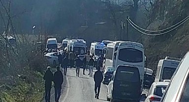 Zonguldak'ta işçi servisi ile otomobil çarpıştı: 13 yaralı