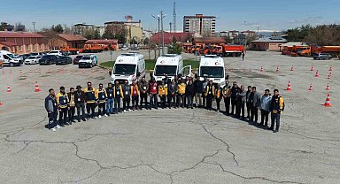 Ambulans sürücülerine sürüş eğitimi