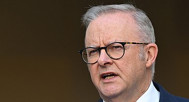 Avustralya'da acil savaş tedbirleri: 'Fazla yakıt almayın, işe toplu taşımayla gidin'