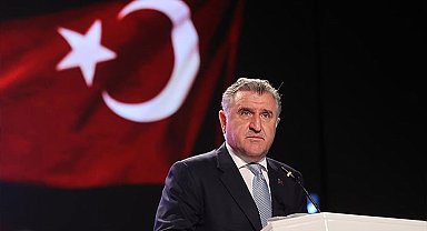 Bakan Bak’tan A Milli Takımı’na tebrik mesajı!