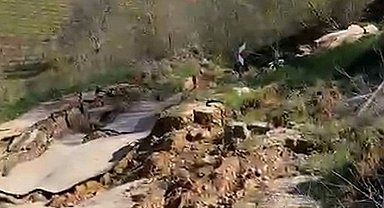 Bursa'da heyelan sonrası yol kapandı