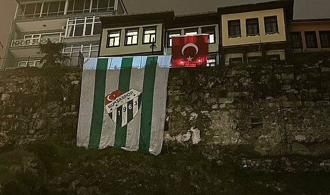 Bursa’da şampiyonluk hazırlığı; Dev bayraklar asıldı