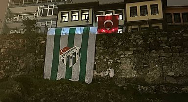 Bursa’da şampiyonluk hazırlığı; Dev bayraklar asıldı
