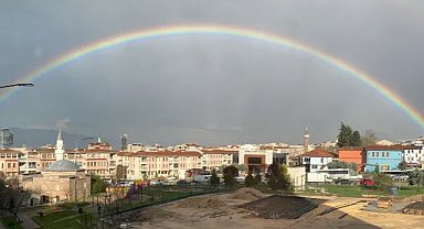 Bursa semalarında renk cümbüşü! Yağmurun ardından gökkuşağı!
