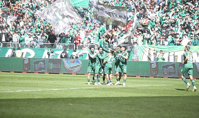 Bursaspor, Eskişehir’de 3 puanla şovunu yaptı; Şampiyonluk haftaya kaldı!