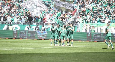 Bursaspor, Eskişehir’de 3 puanla şovunu yaptı; Şampiyonluk haftaya kaldı!