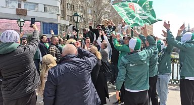 Bursaspor taraftarı akın etti: Eskişehir'de maç öncesi renkli görüntüler