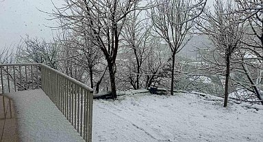 Hakkari beyaza büründü