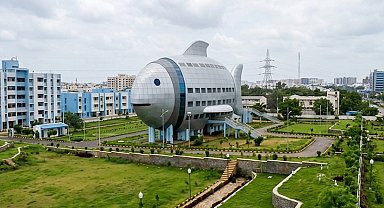 İçinden ofis çıkan dev balık