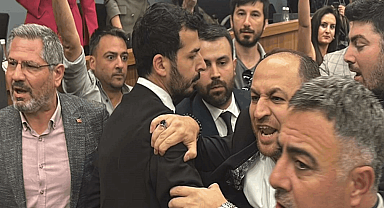 İzmir Büyükşehir Belediye Meclisi'nde gerginlik