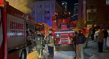 Kağıthane’de 5 katlı iş hanında yangın
