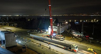 Kocaeli’de 700 tonluk vinçle 9 saatlik gece operasyonu