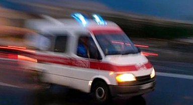 Kontrolden çıkan motosiklet refüje çarptı: 1 ölü, 1 ağır yaralı