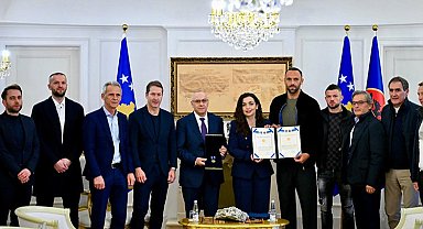 Kosova Milli Takımı'na devlet nişanı