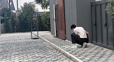 Lüks dairede yangın! Evinin yandığını gören genç gözyaşlarına boğuldu