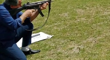 Milli eğitim müdürü müsün, Milli Savunma Bakanı mı?