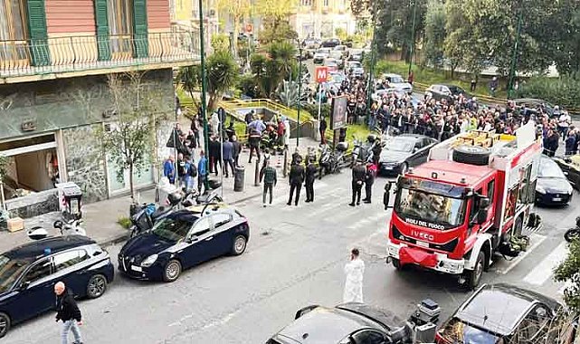 Napoli’de film gibi soygun! 25 kişi rehin alındı