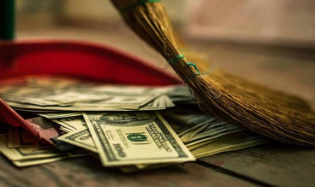 Sokak sokak gezip 'pislik' topluyorlar