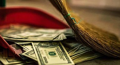 Sokak sokak gezip 'pislik' topluyorlar