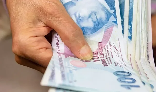 Yüzbinlerce emeklinin maaşı artacak: İşte artıştan etkilenecek kesim!
