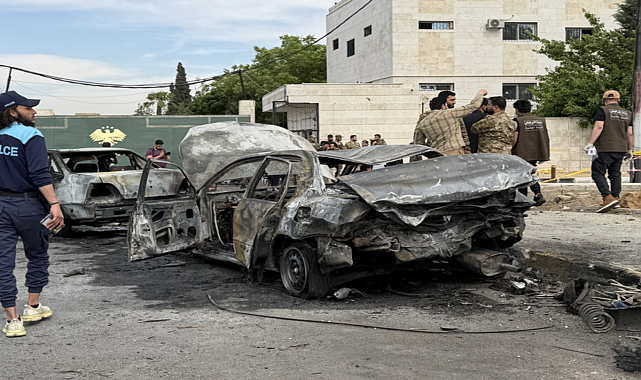Şam'da Savunma Bakanlığı binası önünde araba patladı En az bir kişi öldü