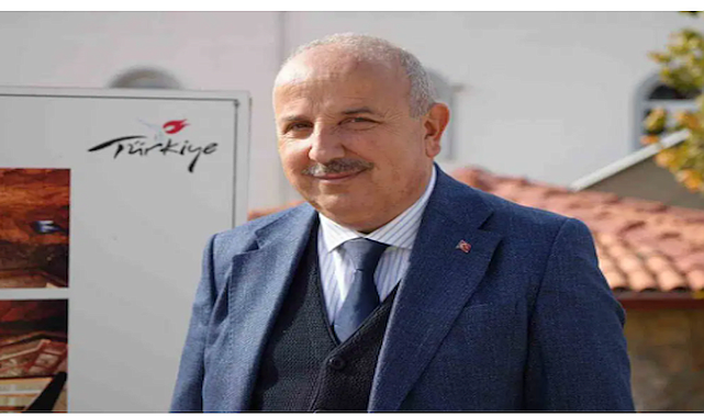 AKP'li belediye başkanına siyasi yasak kararı!