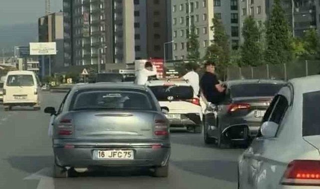 Düğün Konvoyunda Pes Dedirten Görüntüler! Canlarını Hiçe Saydılar