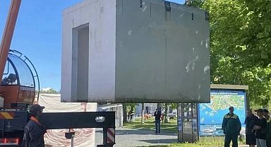 Otobüs duraklarının yanına beton sığınak koymaya başladılar