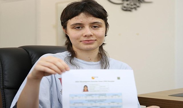 Açık liseden YKS birinciliğine: İnternetten öğrendiği Fransızcayla zirveye ulaştı