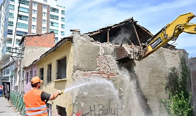Bursa'da yıllardır beklenen dönüşüm başladı! O mahallede ilk kepçe vuruldu