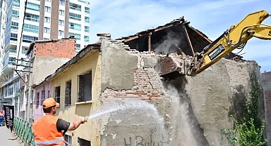 Bursa'da yıllardır beklenen dönüşüm başladı! O mahallede ilk kepçe vuruldu