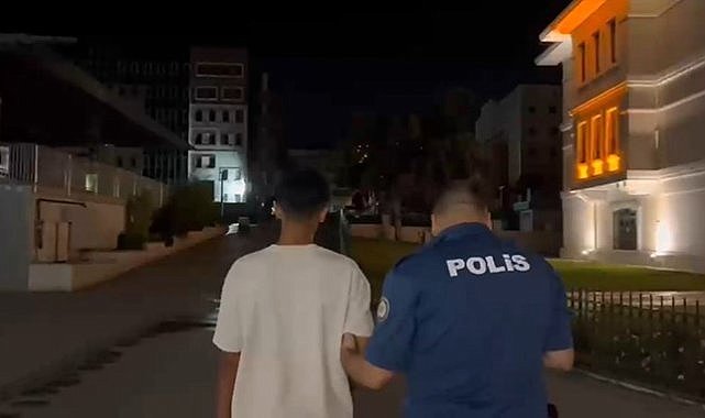 İki grup sokak ortasında birbirine girdi
