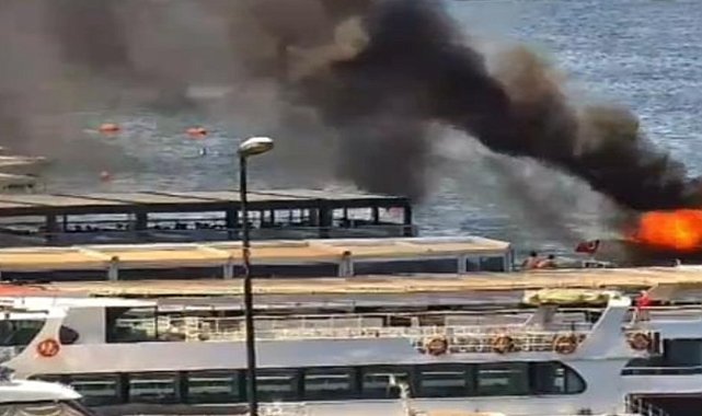 İstanbul'da panik dakikaları: Balat'ta tekne alevlere teslim oldu