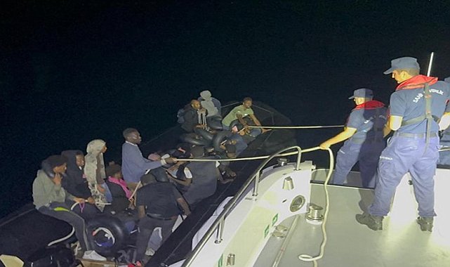 İzmir açıklarında onlarca düzensiz göçmen yakalandı