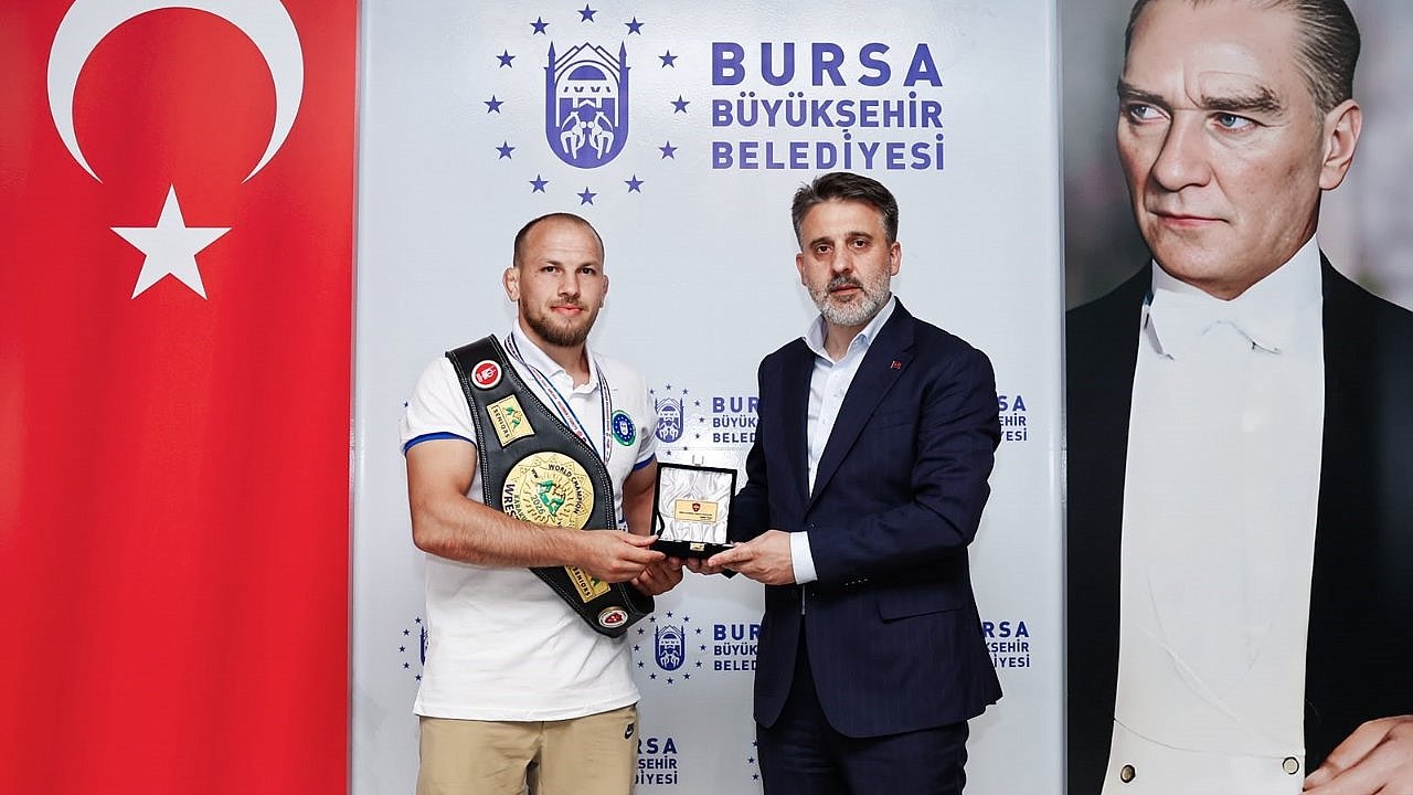 Başkan Vekili Biba'dan dünya şampiyonu güreşçiye tebrik
