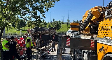 Çekmeköy'de Beton Mikseri Devrildi: Sürücü Yaralandı